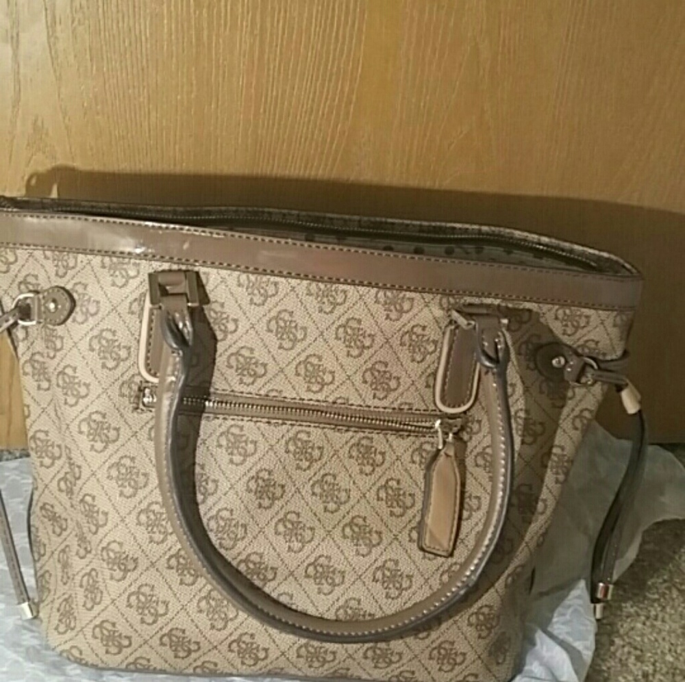 Guess Handbag - Picture 2 of 3